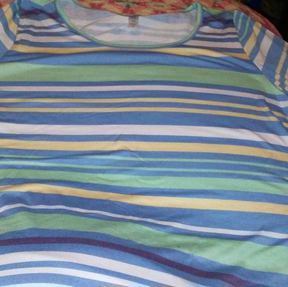 Lularoe t shirt